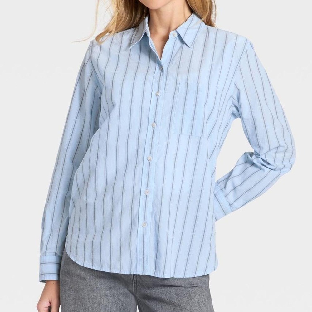 Universal Thread Women's Long Sleeve Collared Neck Button-Down Shirt